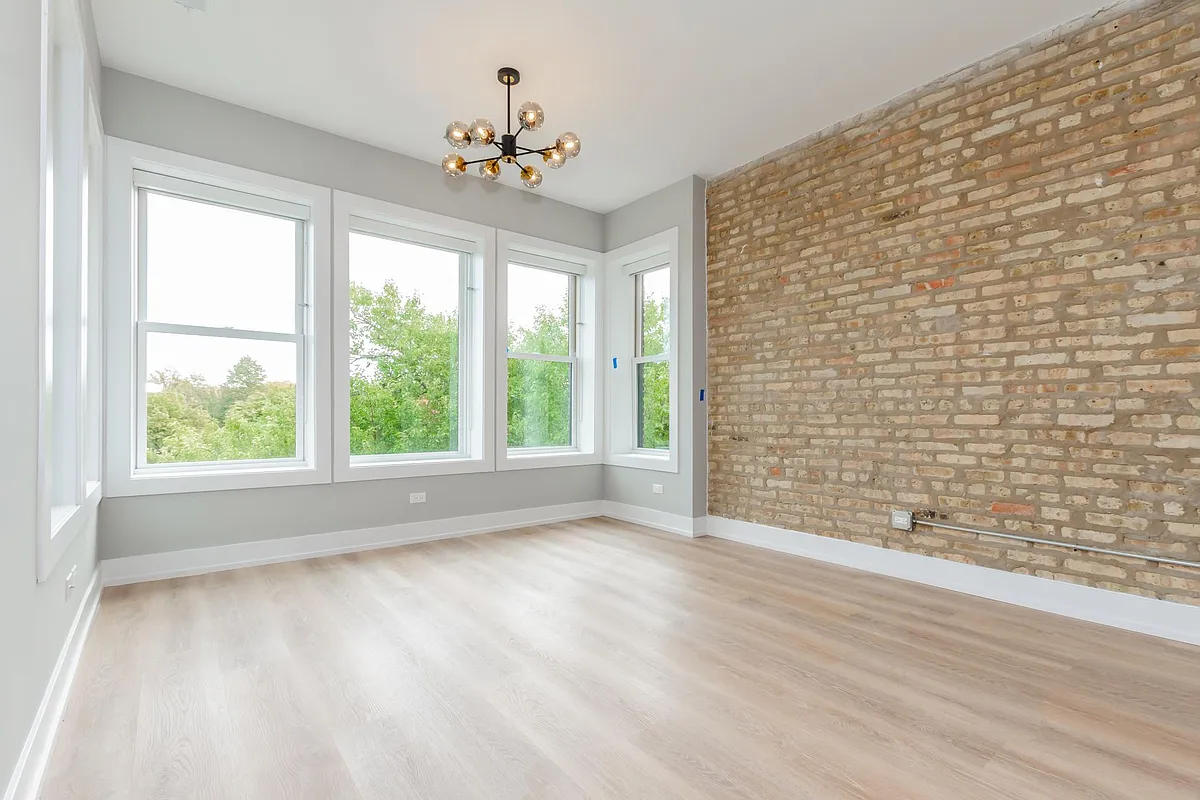 Building Photo - 2202 N Kedzie Blvd #2