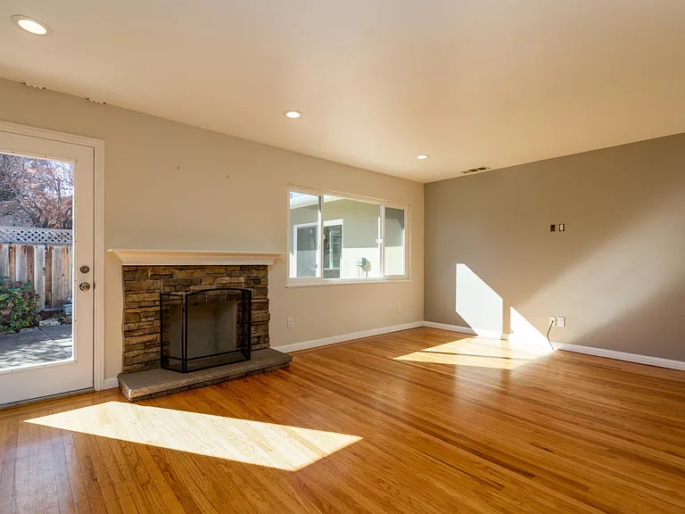107 Haight St — Photo 11
