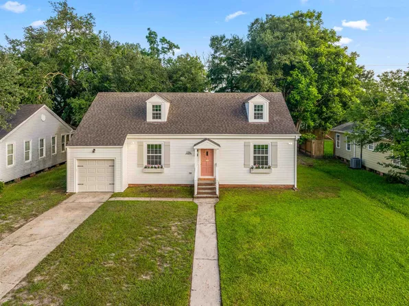 1026 11th St, Lake Charles, LA 70601
