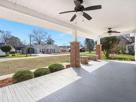 5th image of 202 Quaker St