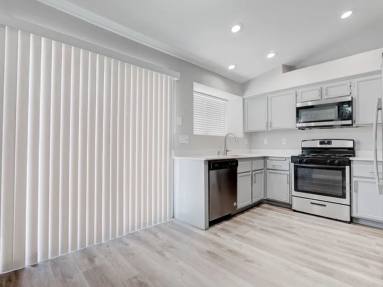 1613 Cathedral Peak Ct — Photo 8