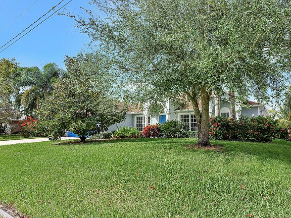 4th image of 205 NE Sagamore Terrace