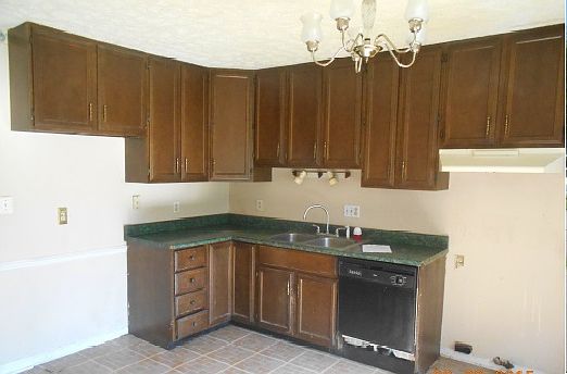 4th image of 1010 Crestmoor Dr