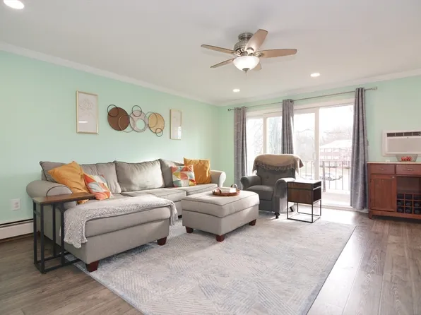 52 Fernview Ave APT 12, North Andover, MA 01845