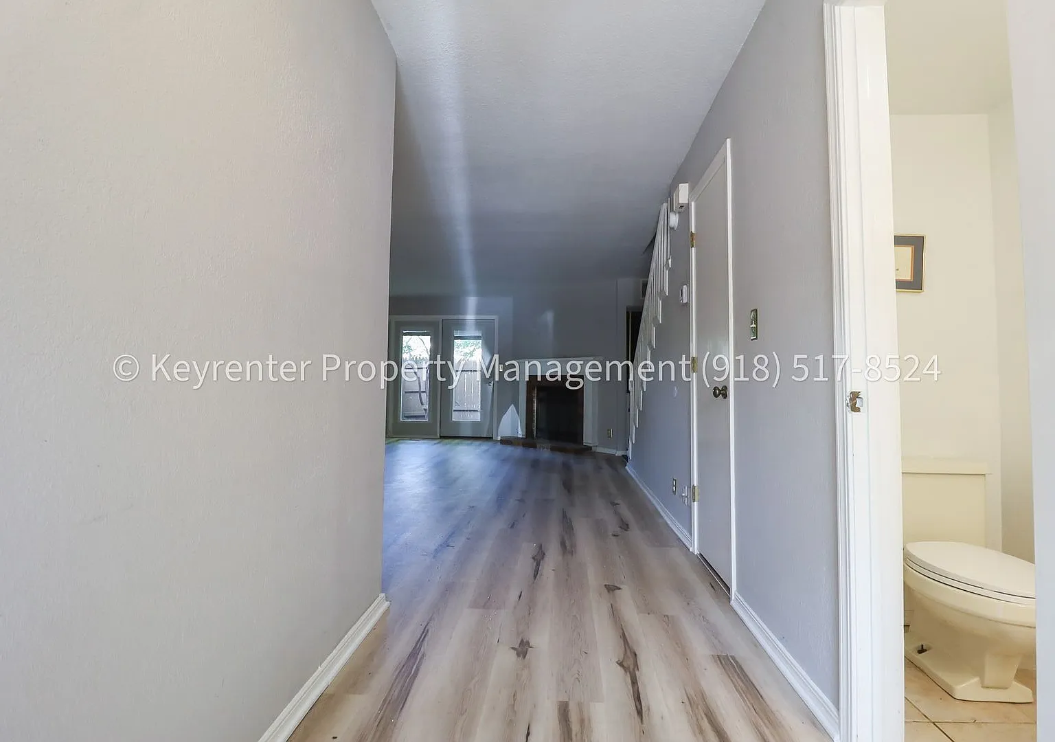 Beautiful South Tulsa 2 bedroom 1.5 Bath Condo! Available Now! — Photo 3