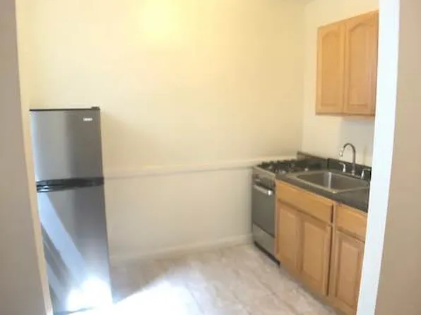 870 East 28th Street image 1 of 4