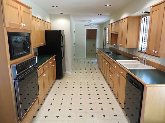 4th image of 2506 NE 59th St