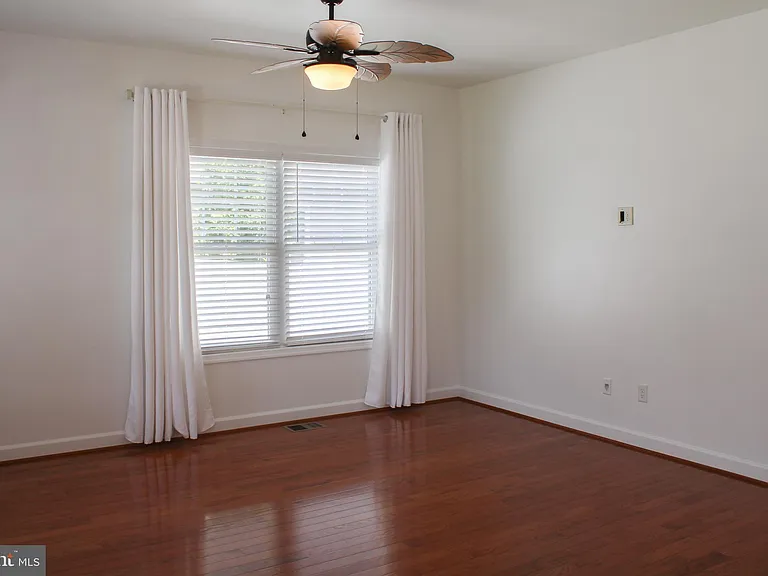 335 S Commerce St — Photo 6