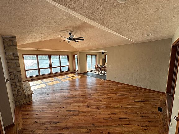 5th image of 839 River Dr