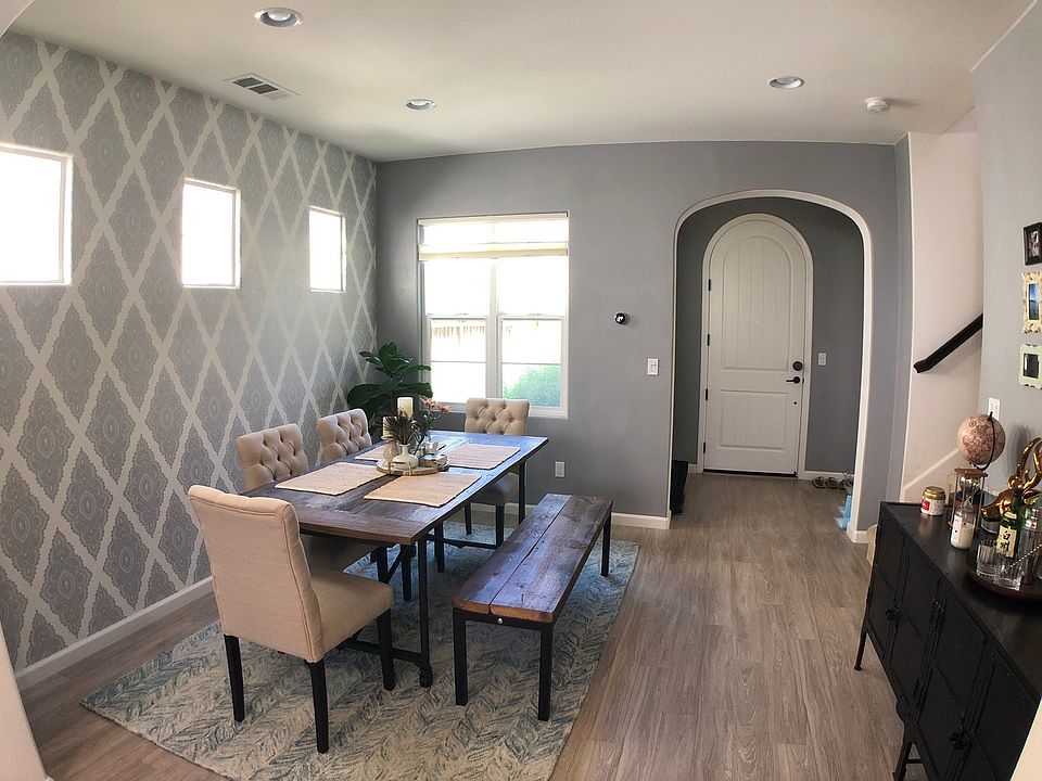 Dining Room (1st Floor)