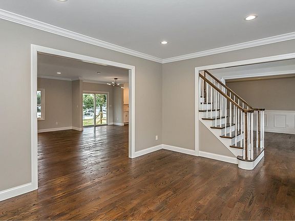 5th image of 74 Diamond Dr