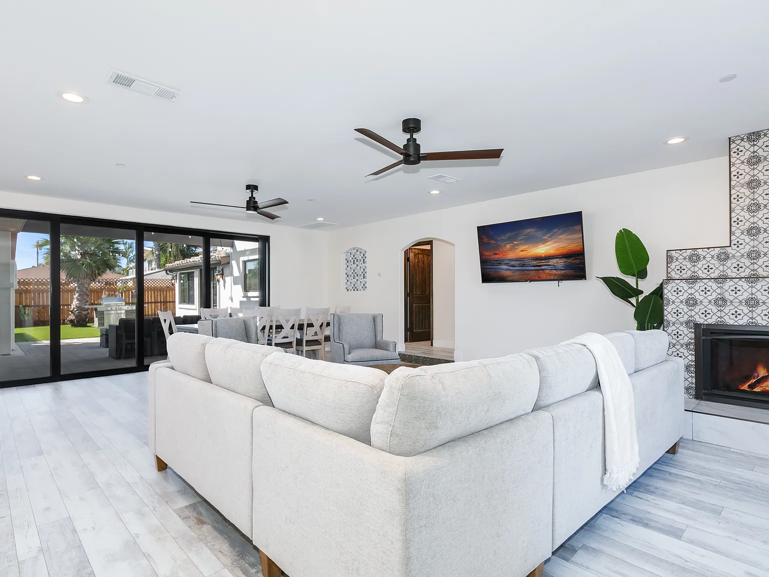 3 bed, 2000 sqft, $9,075 — Photo 4