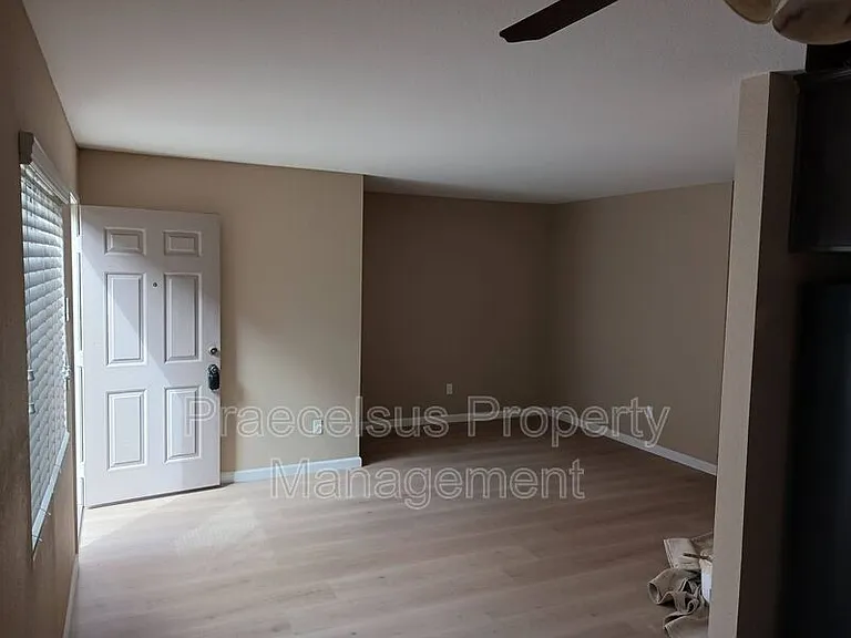 1070 Georgia St #D — Photo 2