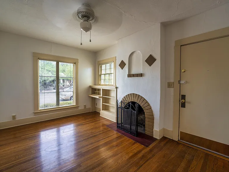 210 E 2nd St #2 — Photo 17