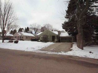 1216 Colonial Dr E, Racine, WI 53405