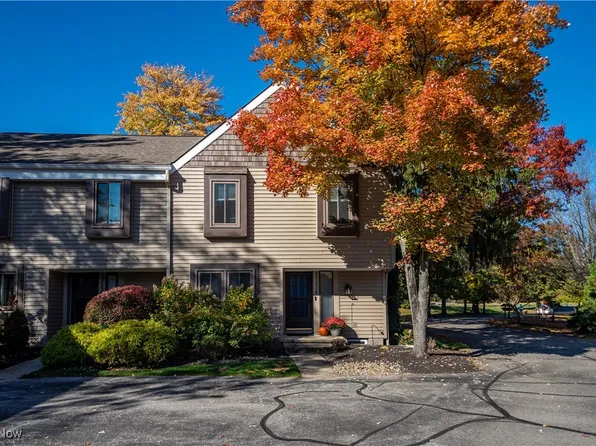 17534 Fairlawn Dr, Chagrin Falls, OH 44023