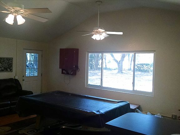 Game room with wetbar