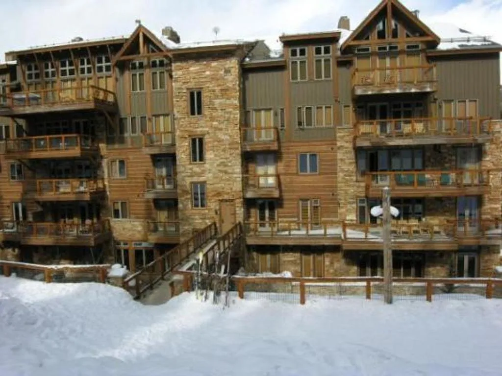 1 bed, 1000 sqft, $8,995 — Photo 3