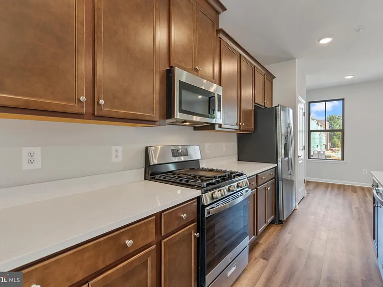 6947 Gladebrook Rd — Photo 22