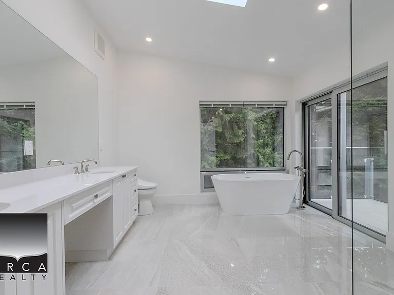 1060 Highland Dr — Photo 11