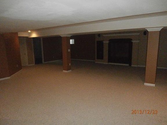 3rd image of 10082 Thoroughbred Ln