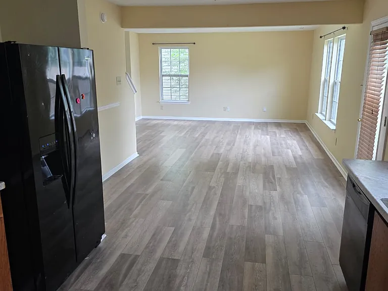10856 Emery Dr — Photo 4