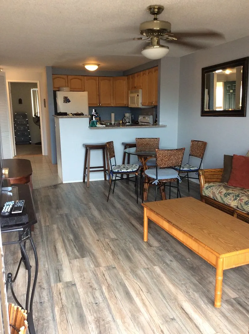 Mostly furnished upstairs 2 bed., 2 full bathroom Kihei Shores condo — Photo 2