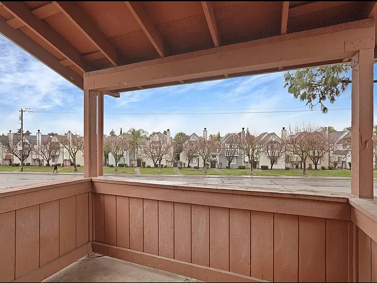 495 Cherry Ln #J — Photo 2