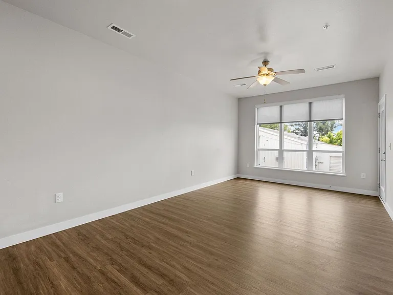 255 Robins Rd — Photo 20
