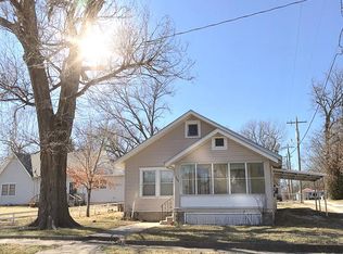 209 N 6th St, Neodesha, KS 66757