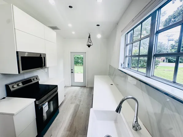 (undisclosed Address), Miami, FL 33176