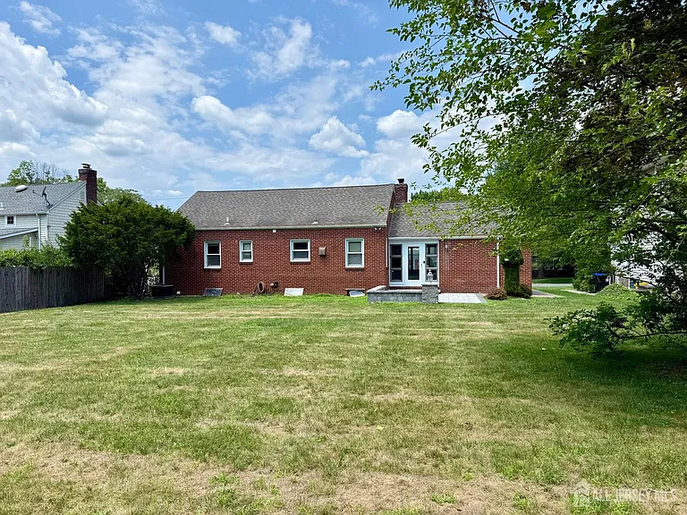 19 South Dr — Photo 30