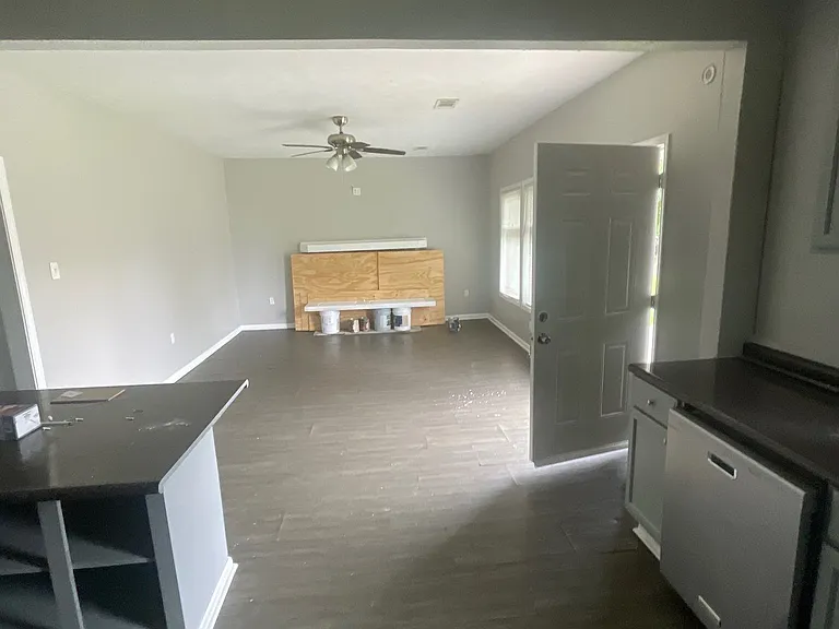 137 Sivley Ave — Photo 5
