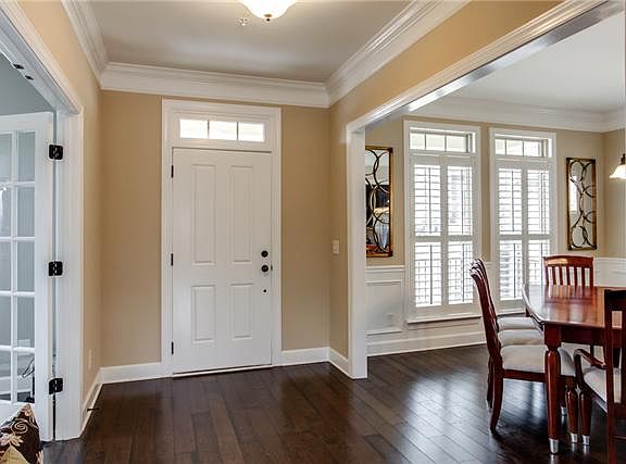 3rd image of 8237 Middlewick Ln