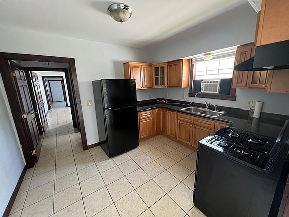 3rd image of 2333 Dreux Ave