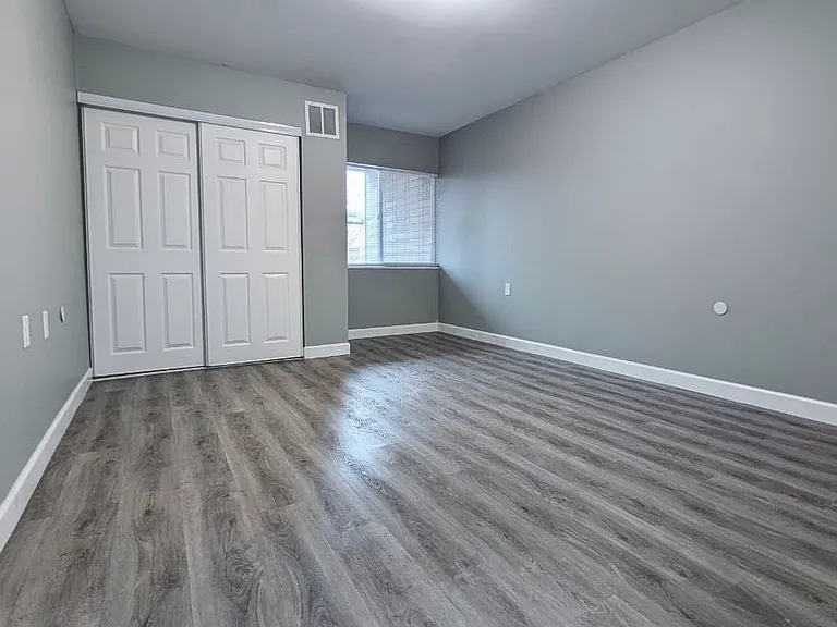 1102 Salem Ave #1J — Photo 8