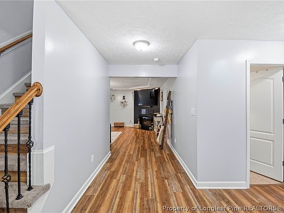 4th image of 212 Lennox Loop