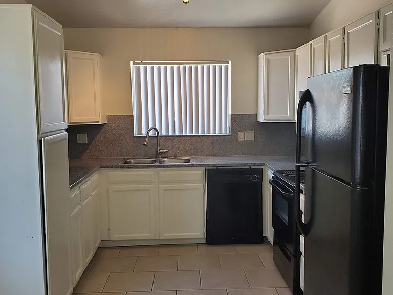 3637 W Angela Dr — Photo 9