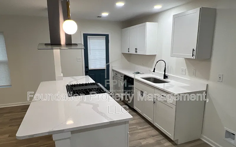 4 bed, 2.0 bath, 1600 sqft, $1,600 — Photo 4