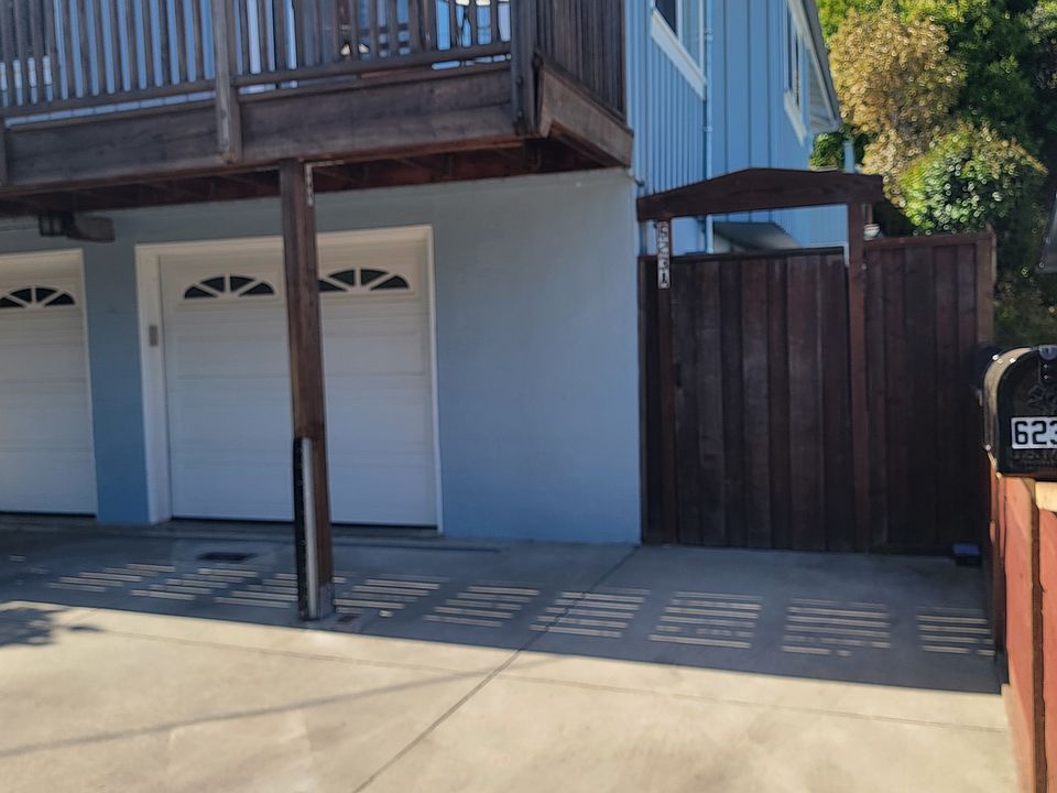 spacious driveway