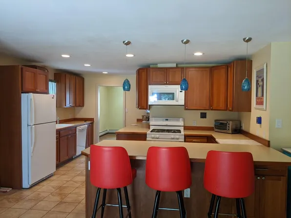 12 Patrick St, South Burlington, VT 05403
