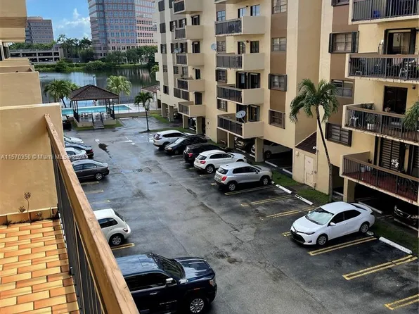 5249 NW 7th St APT 303, Miami, FL 33126