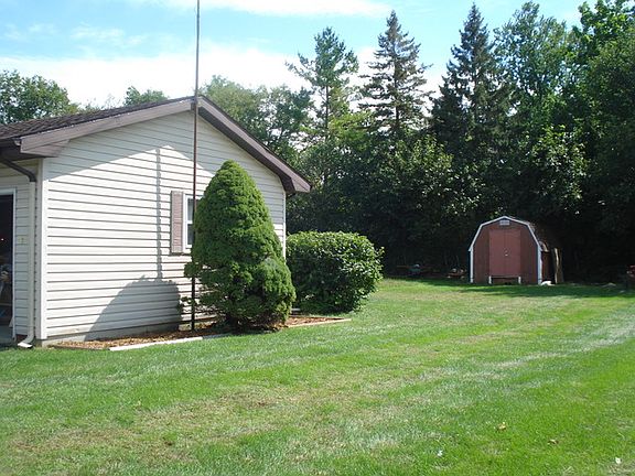 4th image of 100 E Bush Dr
