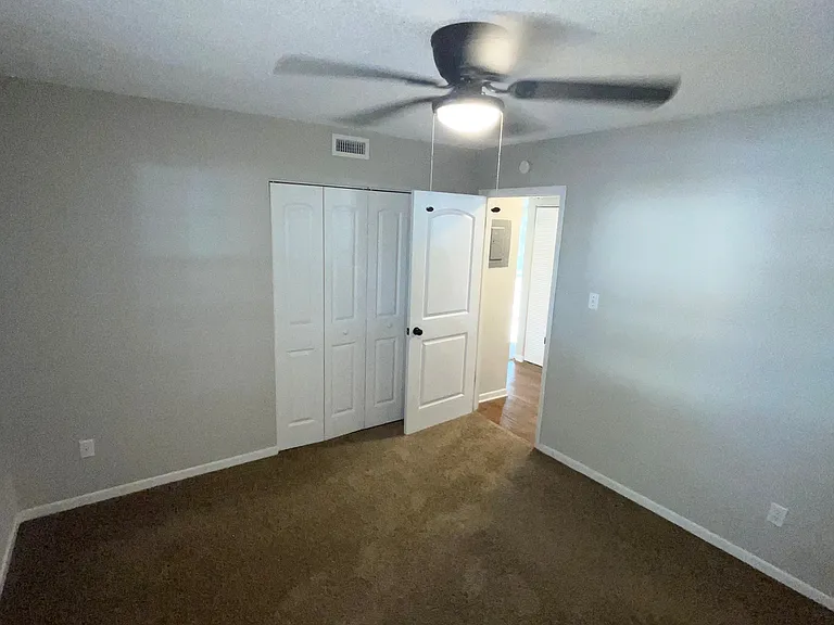Oak Terrace Apartments — Photo 11