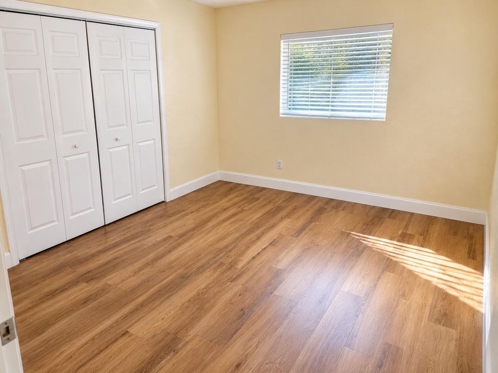 1631 NW 2nd Ave, photo 6