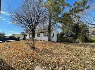 1411 Caulks Hill Rd, Saint Charles, MO 63304