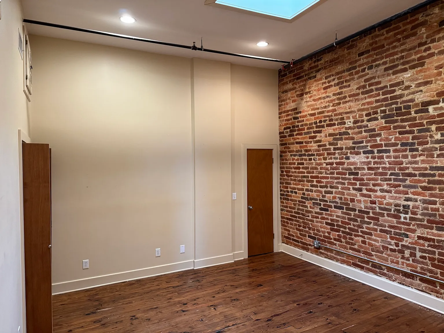 1 bed, 990 sqft, $1,100 — Photo 4