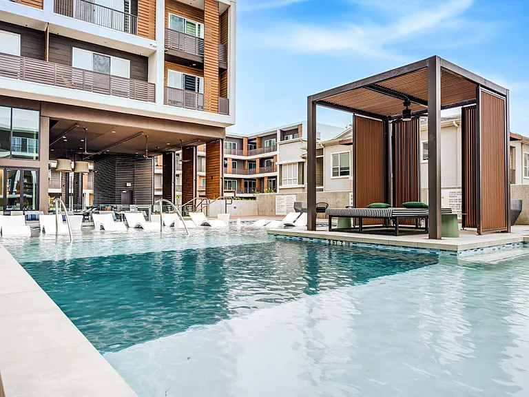 Lakeshore Pearl — Photo 42