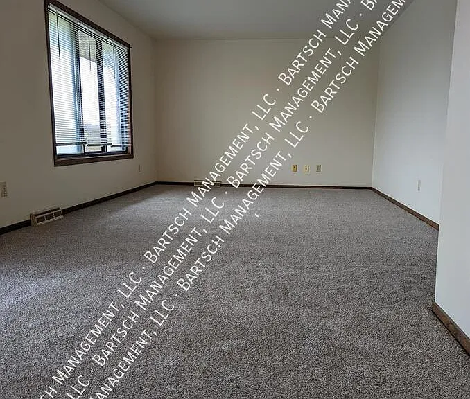 4217 N 104th St #3 — Photo 3