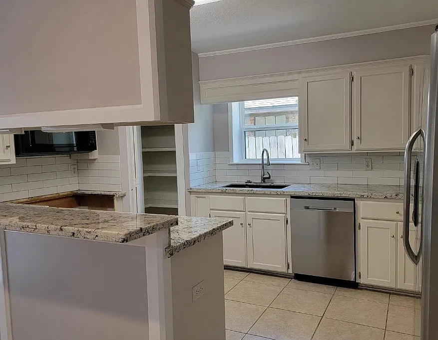 4 bed, 1886 sqft, $700 — Photo 2